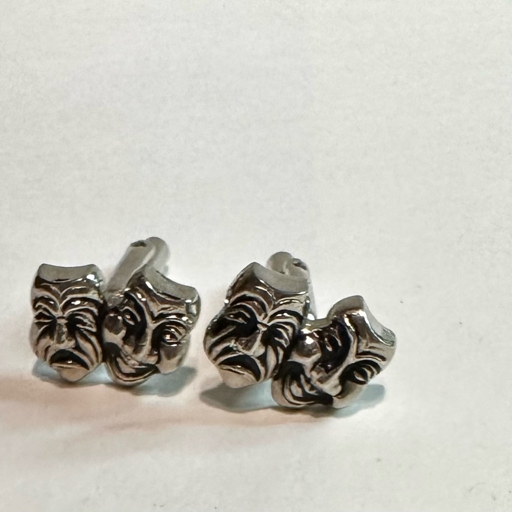 Face cuff links